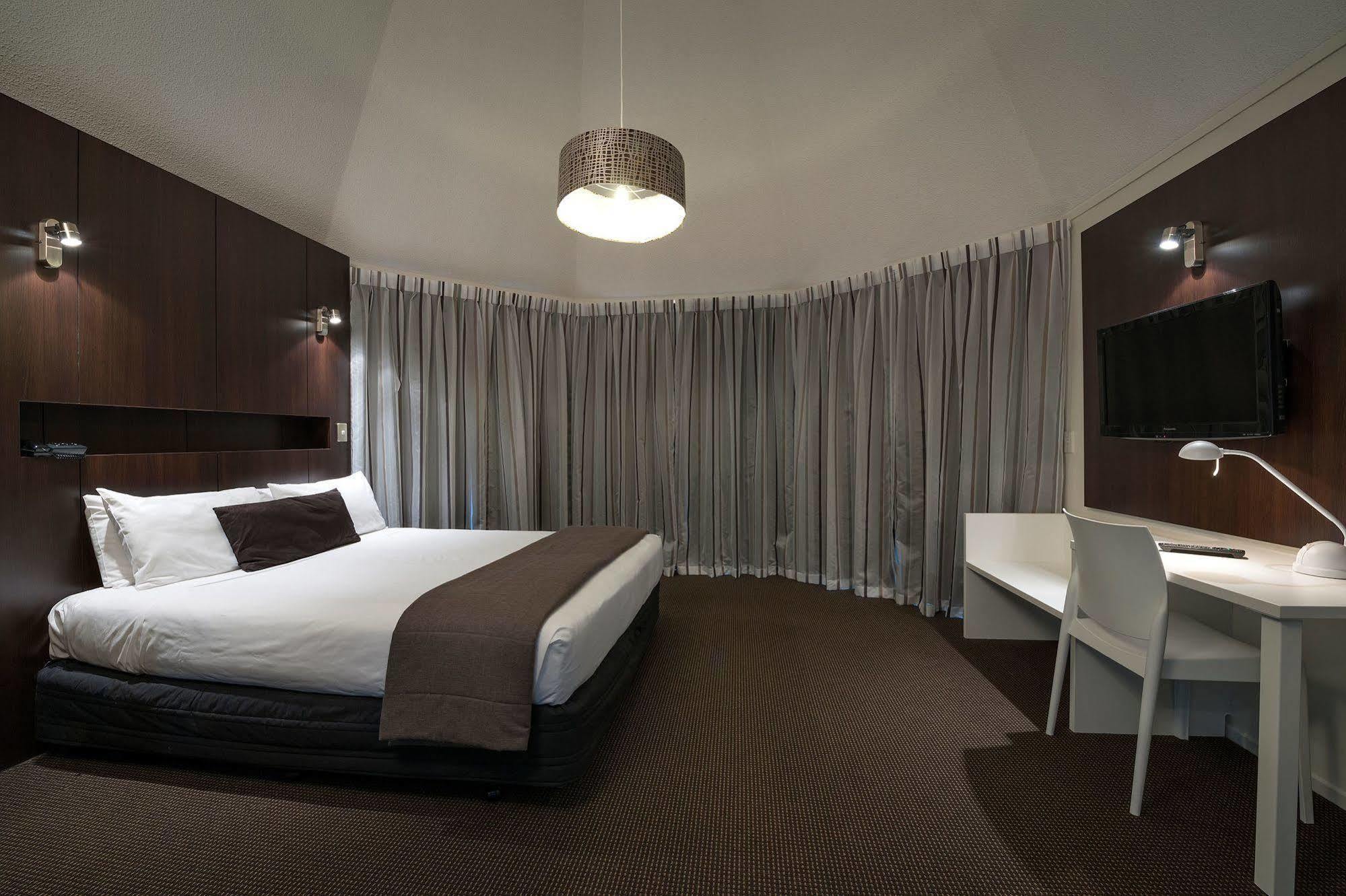 The Towers On The Park Hotel Christchurch Exterior photo