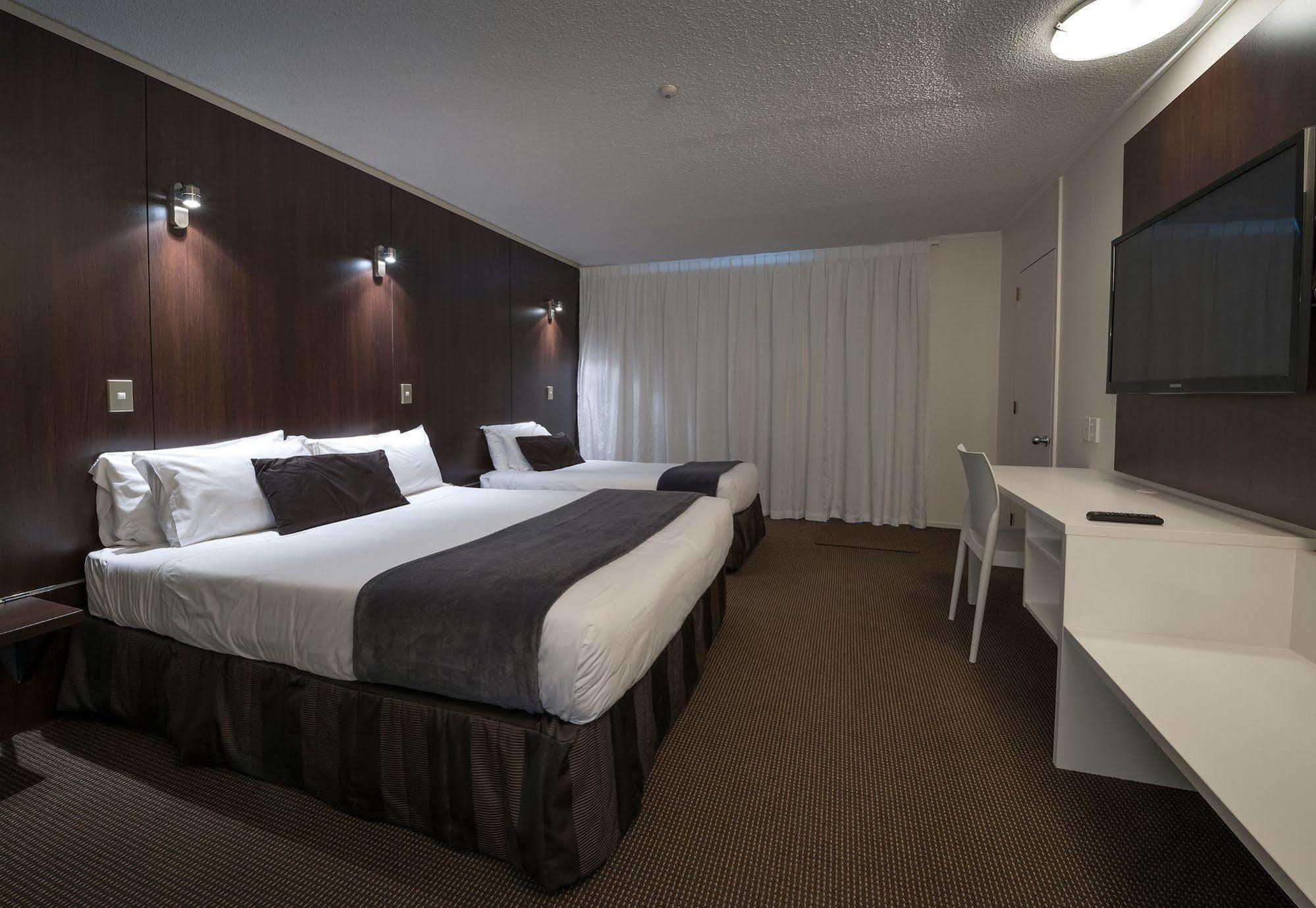 The Towers On The Park Hotel Christchurch Exterior photo